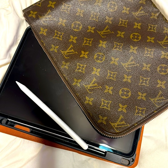 Louis Vuitton Monogram Canvas Poche iPad or Document Case - Picture 8 of 17